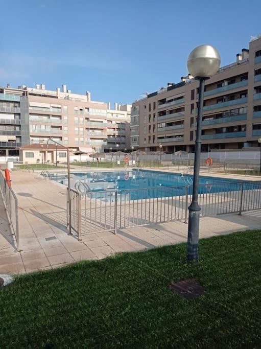 Acogedor Apartamento Con Piscina Y Garaje Apartment Huesca Bagian luar foto